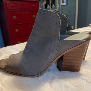 Open Toe Clog Style Pump